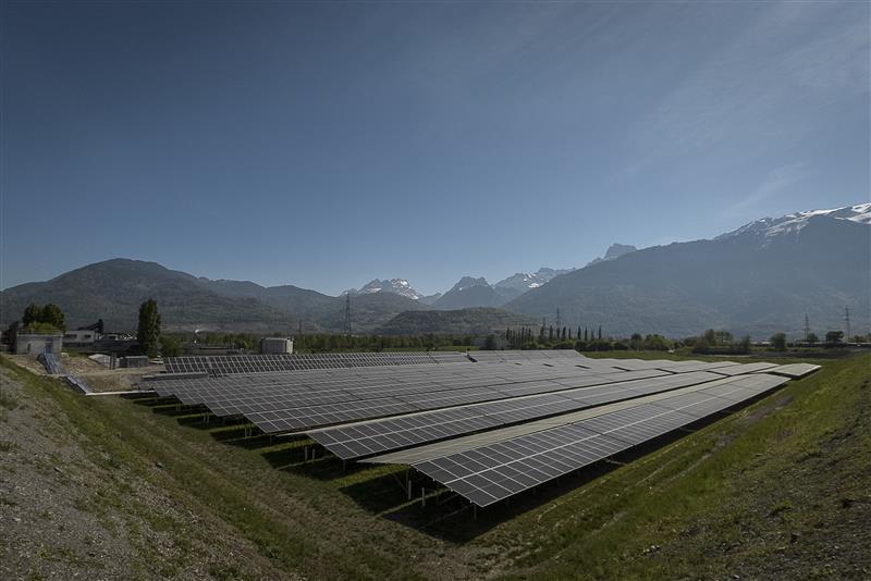 Monthey: un parc solaire de grande ampleur entre en service chez CIMO